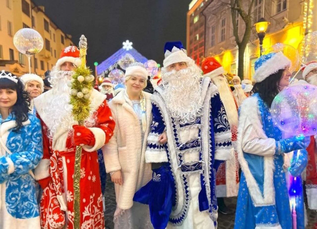 Парад Дедов Морозов и Снегурочек в Гродно 